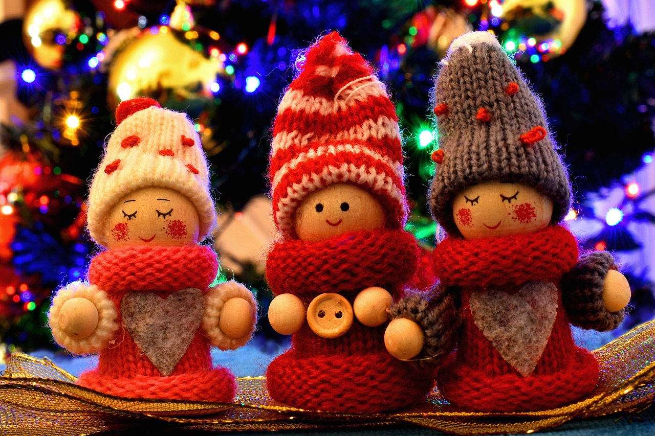 gestrickte Weihnachtsfiguren